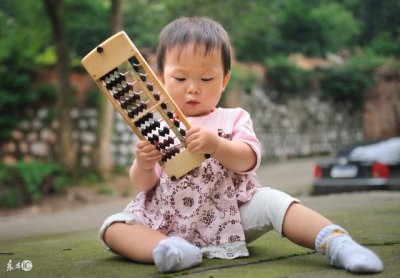 ​婴儿抓周准备哪些东西（宝宝抓周物品的选择注意事项）