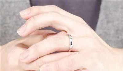 手指戴戒指的含义，不同手指戴戒指的含义是什么？情感状态可以通过佩戴戒指知道吗？图1