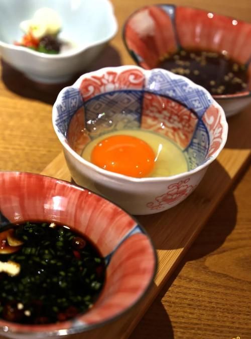 日料寿喜锅鸡蛋怎么吃