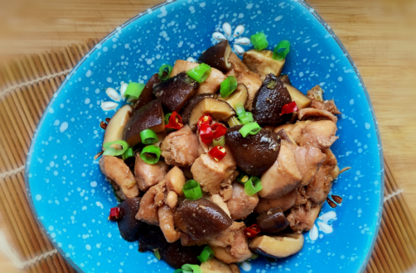 清蒸鸡是什么地方的菜,清蒸鸡是哪里的菜系图4