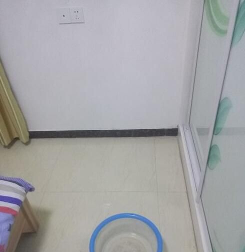 吹空调需要在室内放盆水吗,吹空调:要不要放一盆水在房间