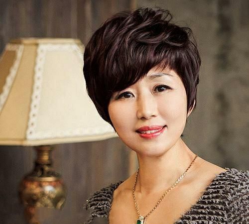 长方形脸适合的发型，长方形脸戴眼镜最适合的发型男士？图2