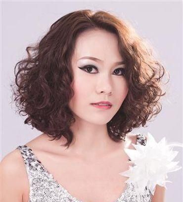 长方形脸适合的发型，长方形脸戴眼镜最适合的发型男士？图4