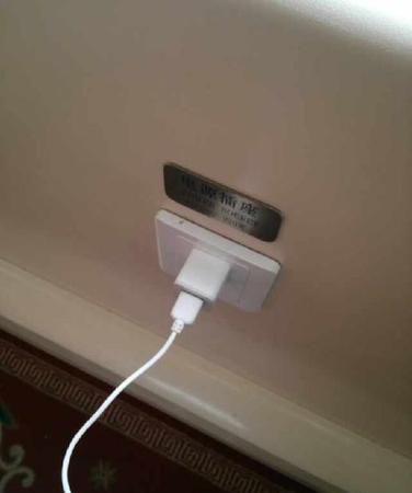 普通火车上有给手机充电的地方嘛