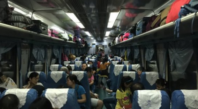 ​火车上有可以充电的地方,火车硬座有充电口没