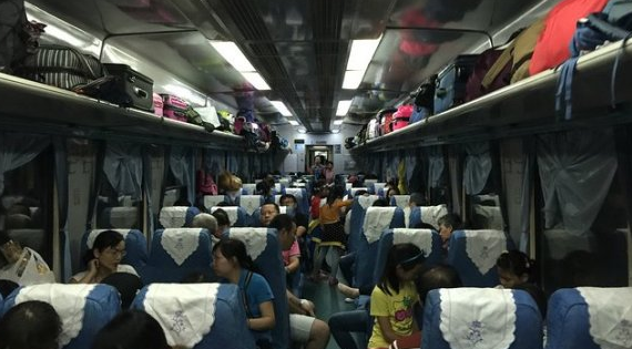 火车上有可以充电的地方,火车硬座有充电口没图1