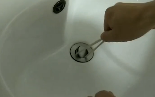 洗脸盆塞按压死了咋办,水盆塞子吸住了怎么办图5