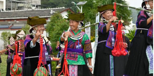 苗族的民族特色,苗族的民族文化以及风俗作文图2