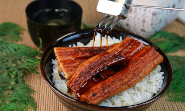 鳗鱼头能吃,鳗鱼头能吃吗图3