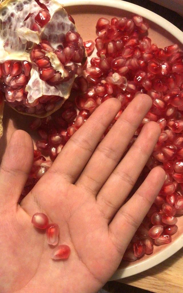 软石榴的石榴籽可以吃吗，谁吃四川会理突尼斯软籽石榴了，跟普通石榴有什么不同吗？图1