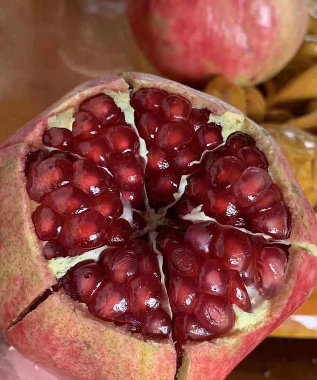 软石榴的石榴籽可以吃吗，谁吃四川会理突尼斯软籽石榴了，跟普通石榴有什么不同吗？图4
