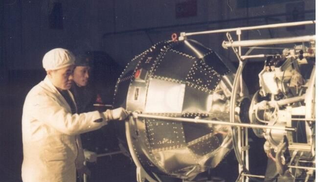 东东方红一号在什么地方发射