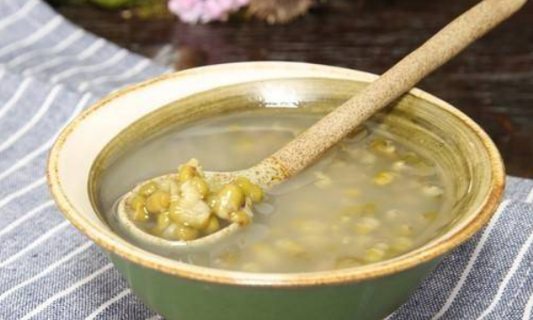 绿豆汤可以隔夜喝,隔夜绿豆汤加热能喝吗图7