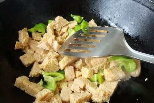 白菜炒冻豆腐怎么做好吃