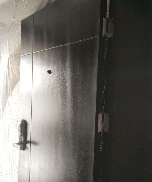 衣服沾上墙面漆