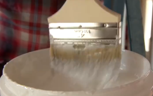 门上被喷油漆怎么洗掉,门锁上被沾到了油漆怎么办图8