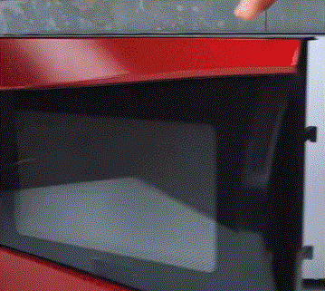 用微波炉翻热东西时候老是有噼里啪啦的声音 怎么回事?