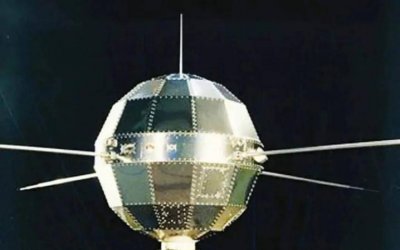 ​我国第一颗人造卫星在哪里发射,世界第一个人造卫星是哪年发射的