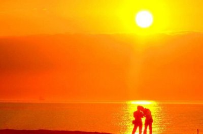 ​夕阳西下的唯美句子，夕阳西下的唯美句子10个字数？