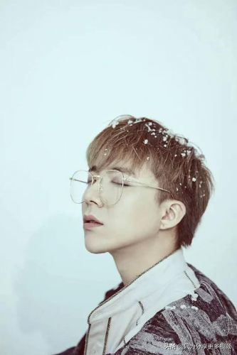 闀垮彂椋橀€哥編濂冲浘鐗囧ご鍍? 闀垮彂椋橀鐨勫コ瀛?绗?寮犲浘鐗?