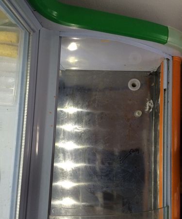 冰柜盖子上面有水是怎么回事,冰箱上层有水怎么回事一般调几合适