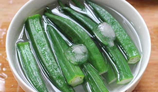 自己用榨汁机榨的蔬菜汁果汁什么时候喝好晚上睡觉前喝还是早上喝好在线等~