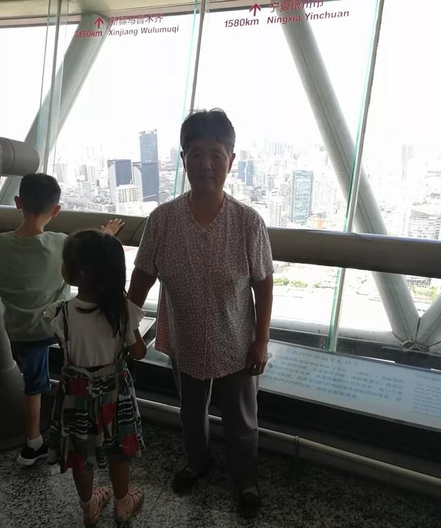 儿行千里母担忧下一句，老话讲“儿行千里母担忧，母走千里儿不愁”，为什么会这么说呢？图2