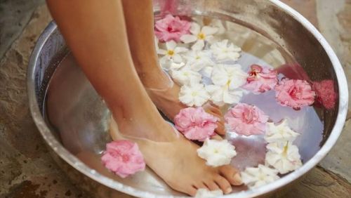 脚后跟疼什么原因 怎么治疗(站久了脚后跟疼什么原因)-第2张图片-