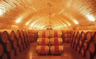 ​手端红酒杯_手端红酒杯女