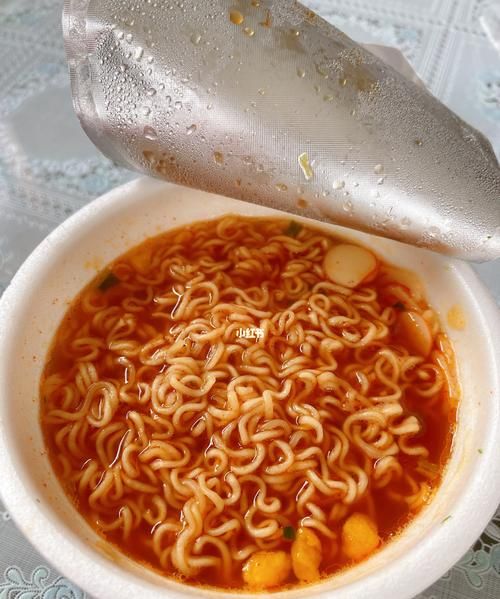 泡面需要泡几分钟