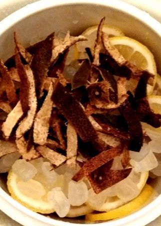 柠檬泡水喝有什么作用与功效