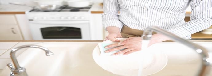 为什么洗干净的碗有腥味儿