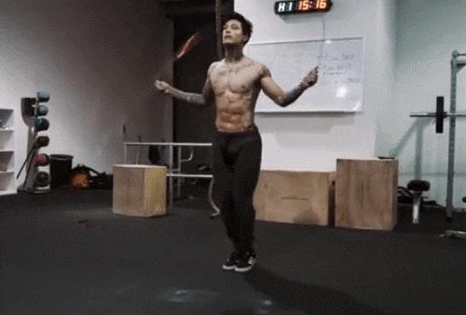 每天跳绳3000个半个月体重没变化(每天跳绳3000个多久能看到效果)