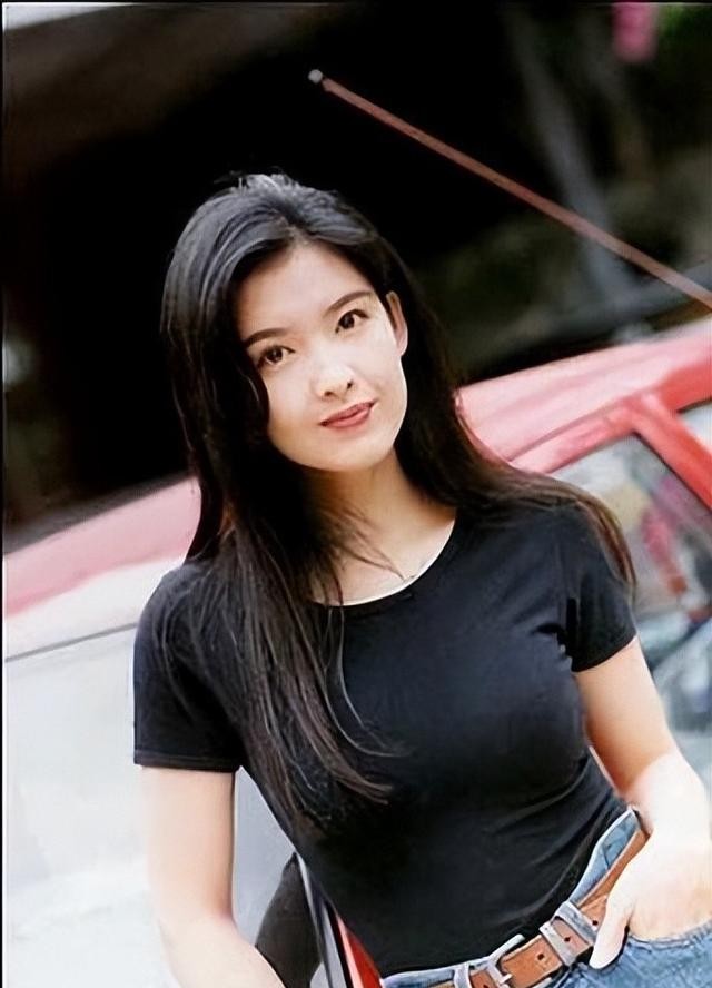 周慧敏个人资料及图片(周慧敏年龄究竟多少岁）