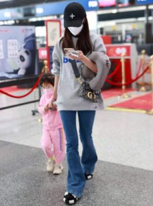 ​颖儿晒女儿牵手照片(颖儿 恋情)