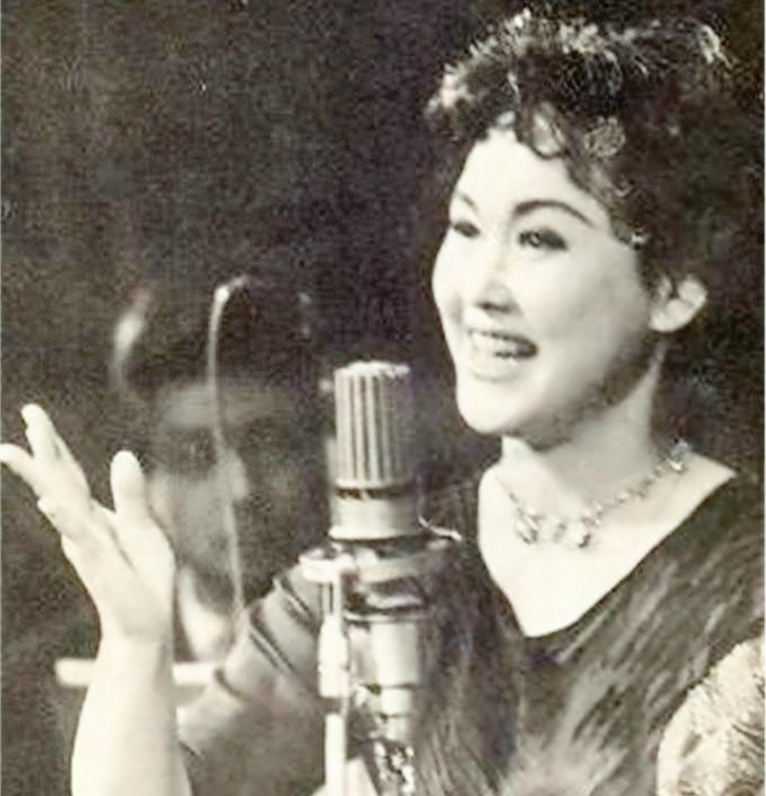 歌手李谷一：与金铁霖离婚难以割舍，再婚后愧对女儿，人生难十全