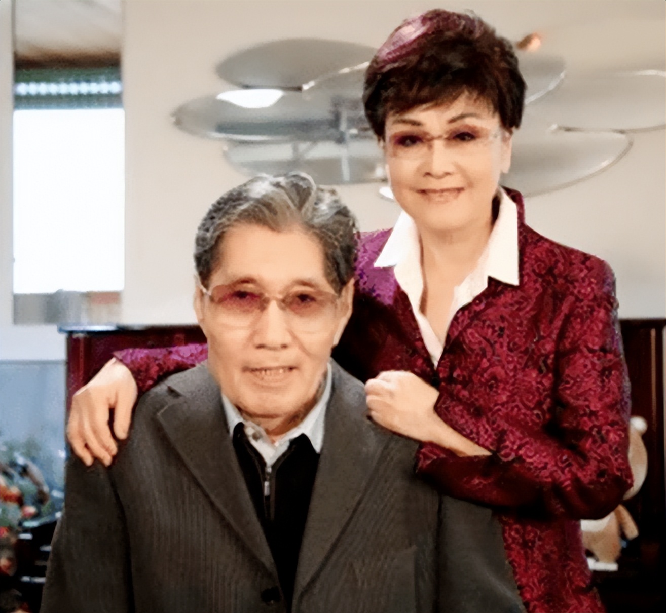 歌手李谷一：与金铁霖离婚难以割舍，再婚后愧对女儿，人生难十全