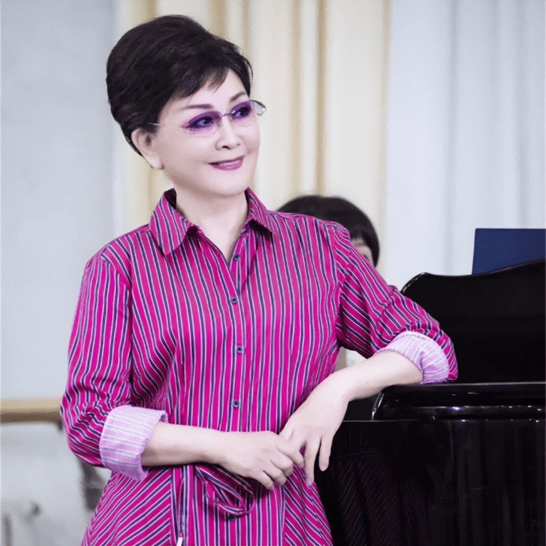 歌手李谷一：与金铁霖离婚难以割舍，再婚后愧对女儿，人生难十全