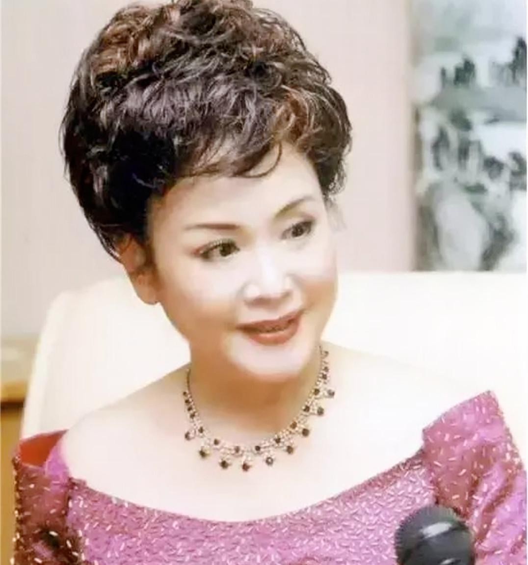 歌手李谷一：与金铁霖离婚难以割舍，再婚后愧对女儿，人生难十全