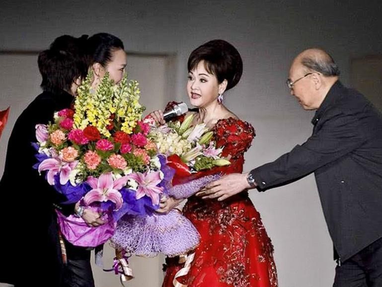 歌手李谷一：与金铁霖离婚难以割舍，再婚后愧对女儿，人生难十全