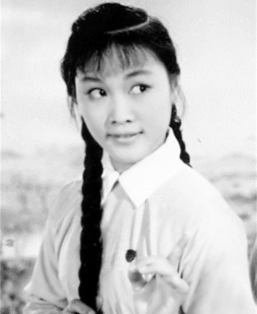 歌手李谷一：与金铁霖离婚难以割舍，再婚后愧对女儿，人生难十全