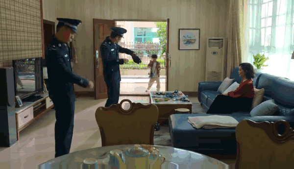 《狂飙》高叶火遍全国，事实证明，她已走上了女演员的另一条大路