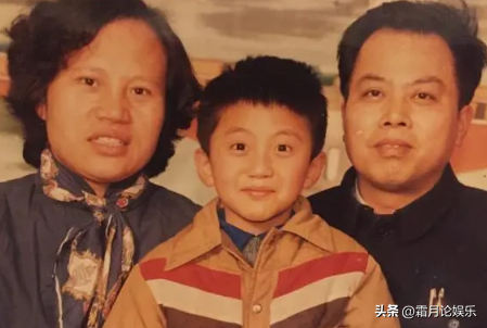 孙俪邓超携手走过17年，养育一儿一女，如今一家四口其乐融融