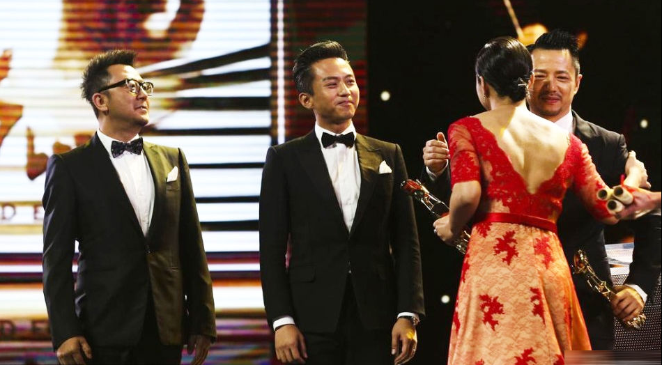 孙俪邓超携手走过17年，养育一儿一女，如今一家四口其乐融融