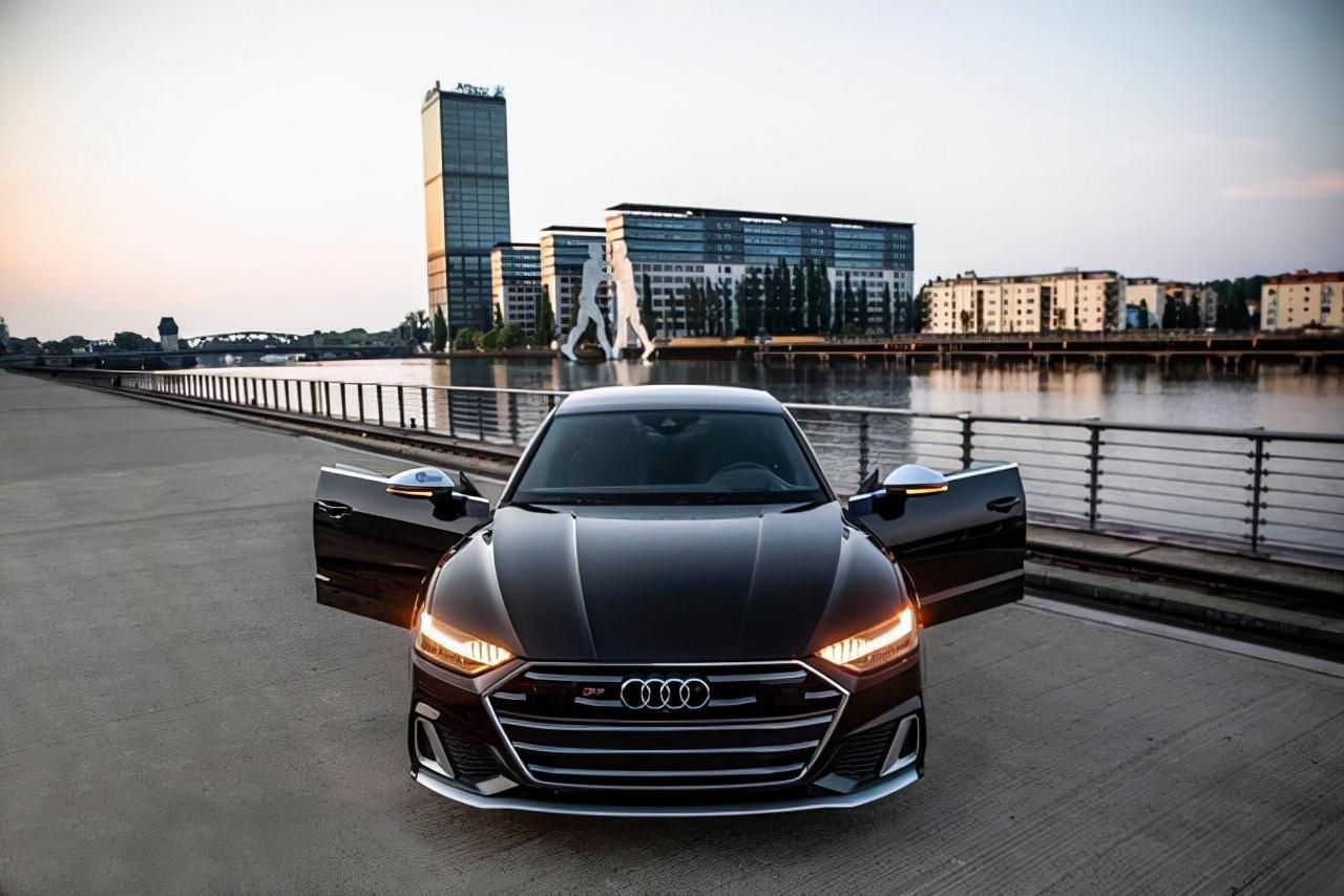 凯迪拉克,奥迪哪个好（奥迪和凯迪拉克哪个档次高一点）