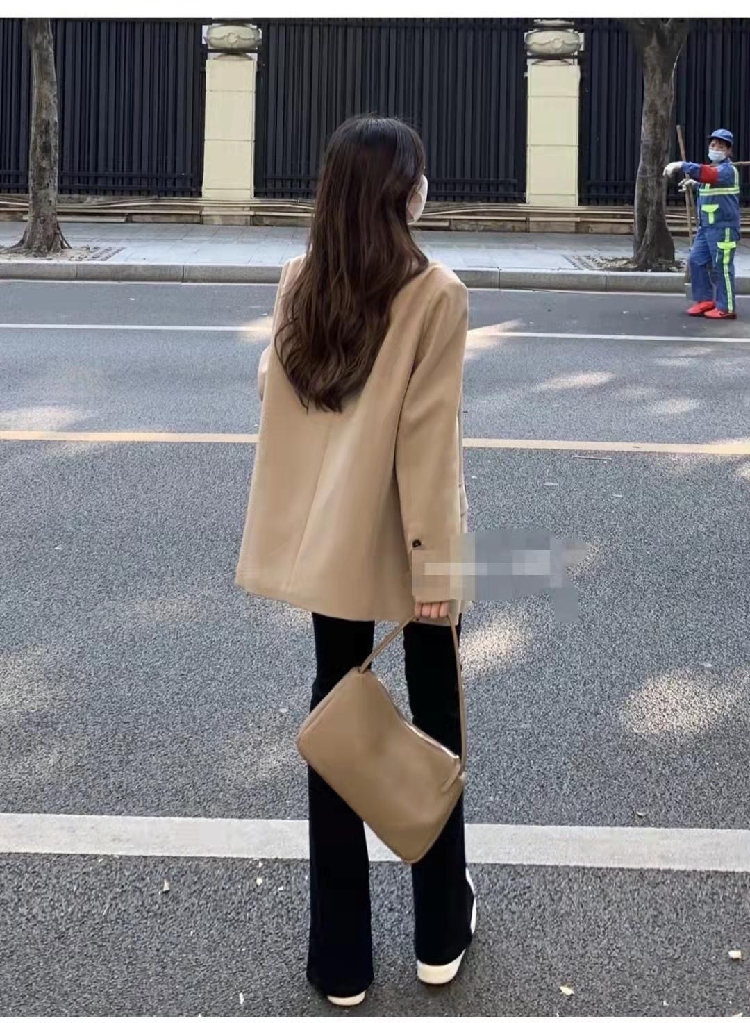 开叉喇叭裤怎么搭配上衣和鞋子图片（开叉喇叭裤配什么鞋子好看）