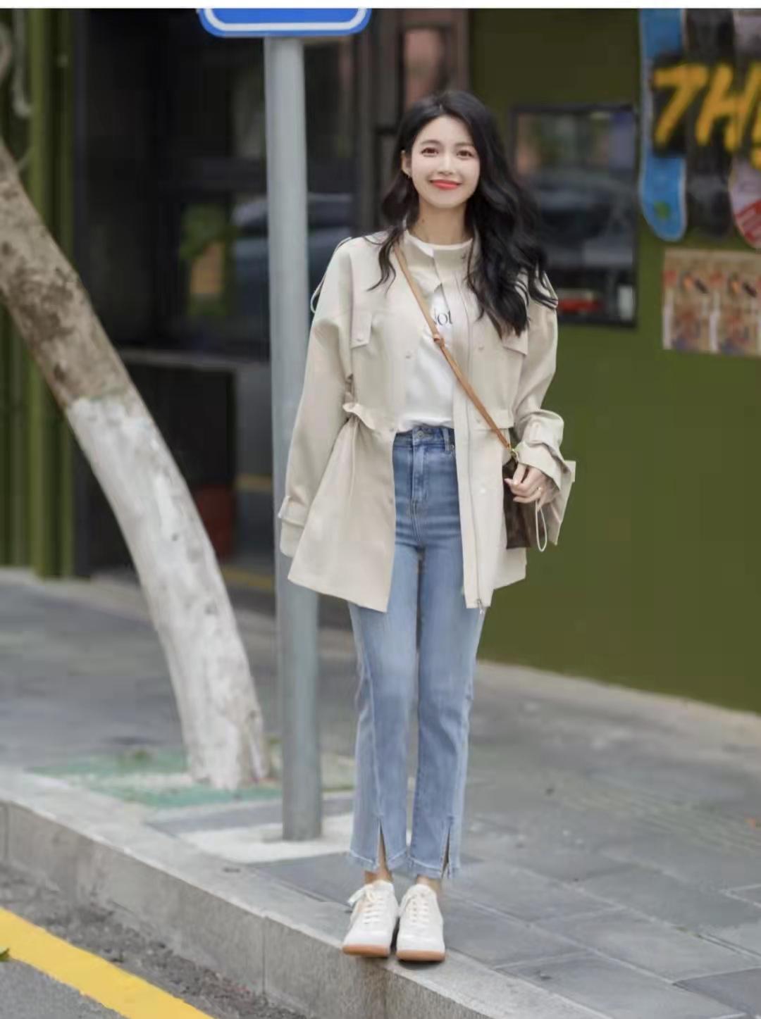 开叉喇叭裤怎么搭配上衣和鞋子图片（开叉喇叭裤配什么鞋子好看）