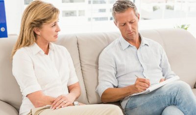 ​男生被女生倒追的时候心里在想什么（男生对待跟自己表白过的女生）