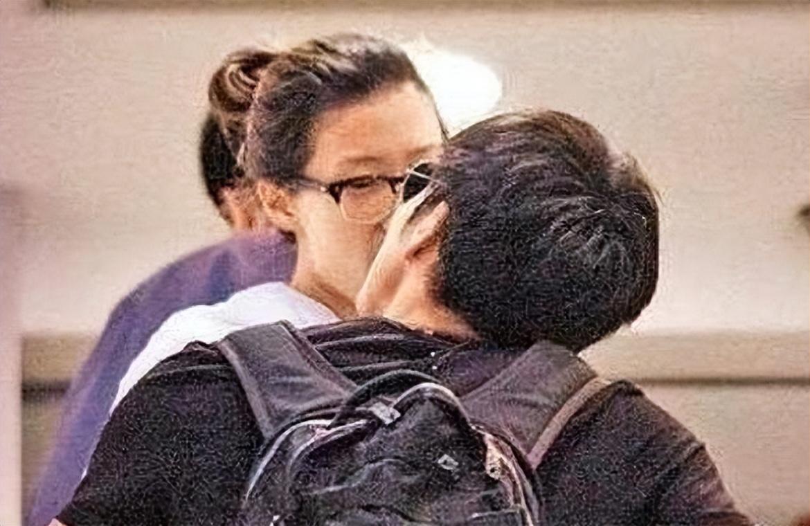 谢婷婷资料 ：37岁未婚生女，女儿已3岁，丈夫身份至今成谜