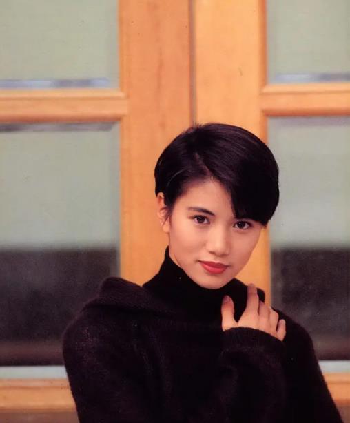 遭成龙封杀，放任老公泰国玩耍（袁咏仪被富商包是什么时候）